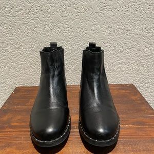 Steve Madden black leather Chelsea boots